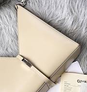 Givenchy Small Cut Out Bag With Chain Cream Size 27 x 27 x 6 cm - 2