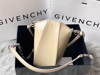 Givenchy Mini Antigona Vertical Bag Creme 20 x 10 x 8.5 cm
