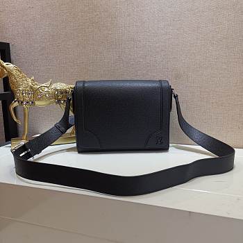 Louis Vuitton New Flap Messenger Black M30807 Size 28.3 x 18.3 x 4.3 cm