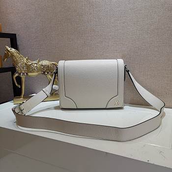 Louis Vuitton New Flap Messenger White M30807 Size 28.3 x 18.3 x 4.3 cm
