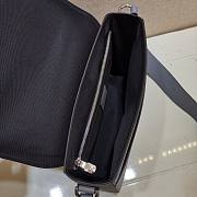 Louis Vuitton New Flap Messenger Gray M30807 Size 28.3 x 18.3 x 4.3 cm - 6