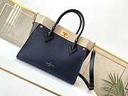 Louis Vuiton On My Side MM Navy/Creme M55933 Size 30.5 x 24.5 x 14 cm - 1