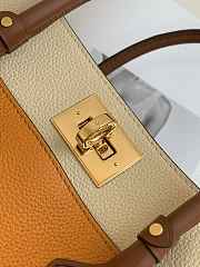 Louis Vuiton On My Side MM Gold Yellow M56077 Size 30.5 x 24.5 x 14 cm - 6