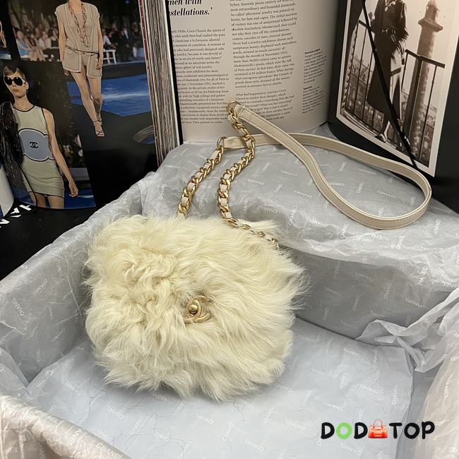 Chanel Mini Flap Bag Shearling Lambskin White AS2885 Size 15 × 11 × 4.5 cm - 1