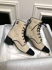 Chanel Boots in Beige Suede Leather - 3