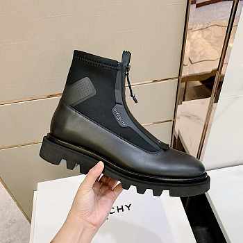 Givenchy Boots in Black GVC2020