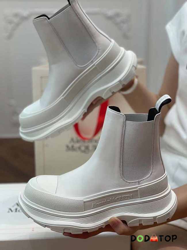 Alexander McQueen Boots Leather in White - 1