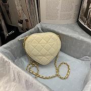 Chanel Small Heart Shaped Pre-spring 2022 White 17 × 15 × 6 cm - 3