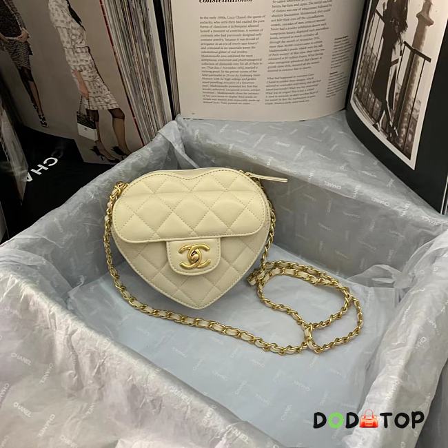 Chanel Small Heart Shaped Pre-spring 2022 White 17 × 15 × 6 cm - 1