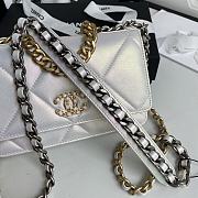 Chanel 19 Wallet On Chain 2021 White AP0957 Size 19 x 12.3 x 3.5 cm - 4