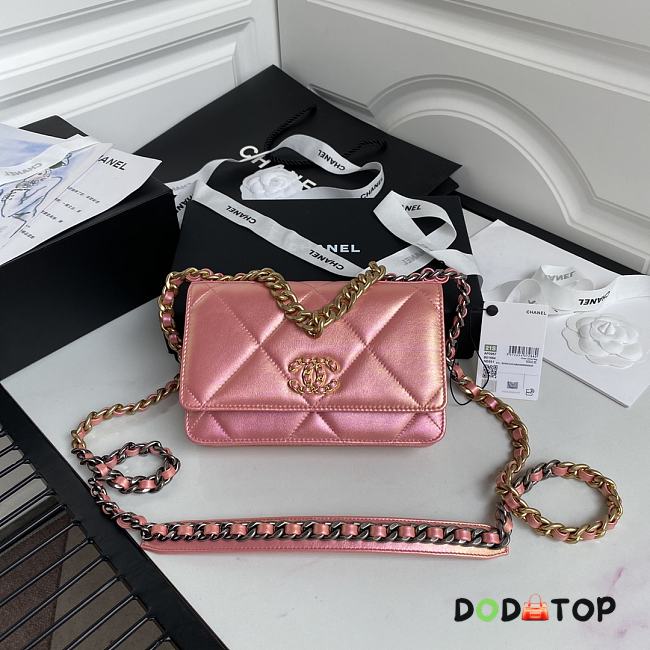 Chanel 19 Wallet On Chain 2021 Pink AP0957 Size 19 x 12.3 x 3.5 cm - 1