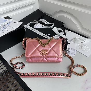 Chanel 19 Wallet On Chain 2021 Pink AP0957 Size 19 x 12.3 x 3.5 cm