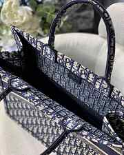 Dior Book Tote Blue Oblique Embroidery M1286 Size 41.5 x 34.5 x 16 cm - 4