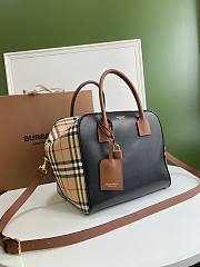 Burberry Vintage Check Cube Bag Black 8019359 Size 34 x 19 x 21 cm - 4