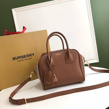 Burberry Vintage Check Cube Bag Brown 8019359 Size 34 x 19 x 21 cm
