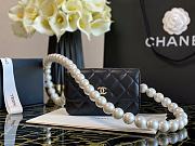 Chanel Clutch with Chain in Imitation Pearls Size 9.5 x 15.2 x 3.5 cm - 5