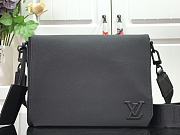 LV Messenger Black Grained Calfskin M57080 Size 30.5 x 24 x 10 cm - 1