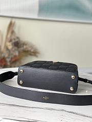 Louis Vuitton Capucines BB Damier Quilt Lambskin Black M59225 27 x 18 x 9 cm - 5