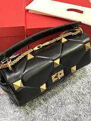 Valentino Large Roman Stud Shoulder Bag Black Size 30 x 20 x 12 cm - 6