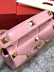 Valentino Large Roman Stud Shoulder Bag Light Pink Size 30 x 20 x 12 cm - 2
