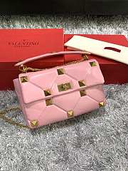 Valentino Large Roman Stud Shoulder Bag Light Pink Size 30 x 20 x 12 cm - 3