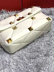 Valentino Large Roman Stud Shoulder Bag White Size 30 x 20 x 12 cm - 3