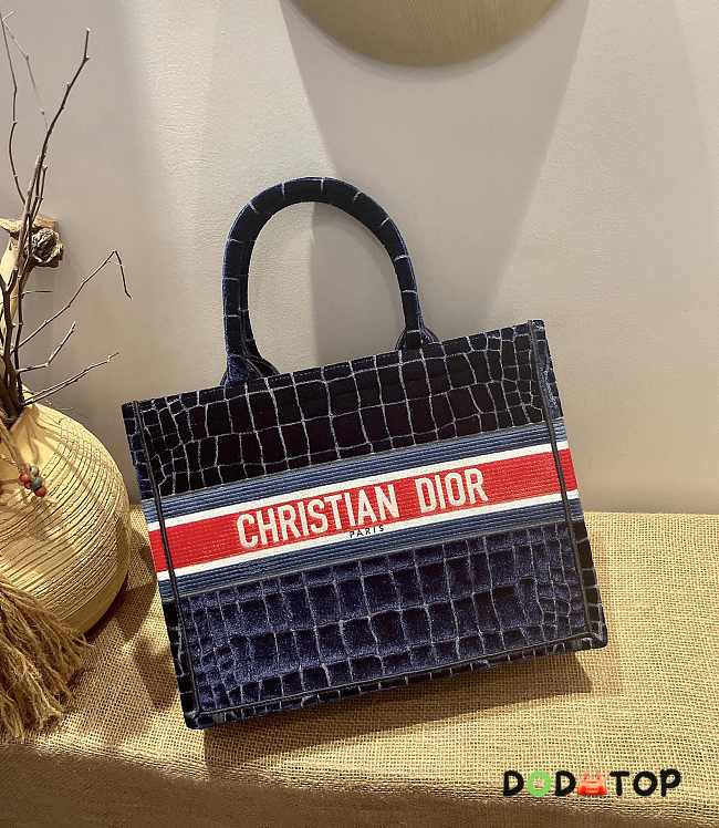 Dior Blue Crocodile-Effect Embroidered Velvet M1296 Size 36 x 28 x 16 cm - 1
