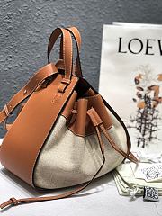 Loewe Hammock Bag in Ecru/Tan Calfskin Size 32 x 28 x 15 cm - 4