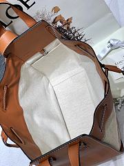 Loewe Hammock Bag in Ecru/Tan Calfskin Size 32 x 28 x 15 cm - 3