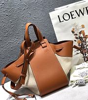 Loewe Hammock Bag in Ecru/Tan Calfskin Size 32 x 28 x 15 cm - 2