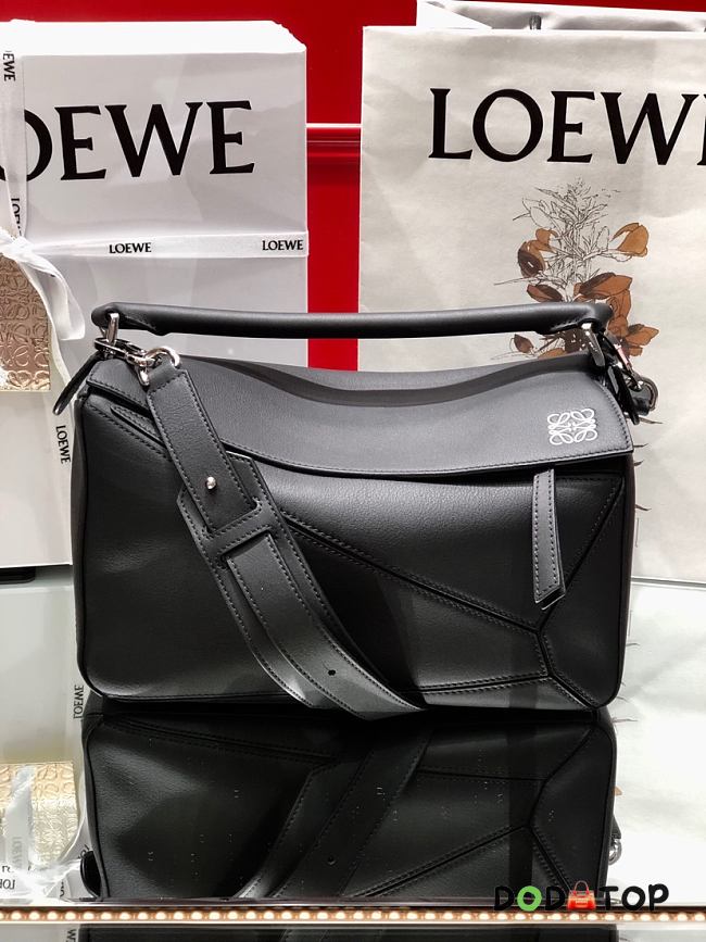 Loewe Medium Puzzle Bag Soft Grained Calfskin Black Size 29 x 18 x 12 cm - 1