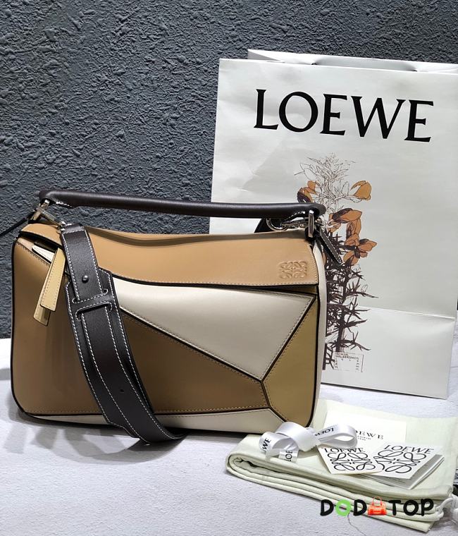 Loewe Medium Puzzle Bag Soft Grained Calfskin Sand/White Size 29 x 18 x 12 - 1