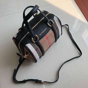 Burberry House Check Small Alchester Bowling Bag Size 21×16×11 cm