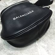 Balenciaga Everyday Strap Crossbody Bag Black Size 24 x 19 x 9 cm - 6
