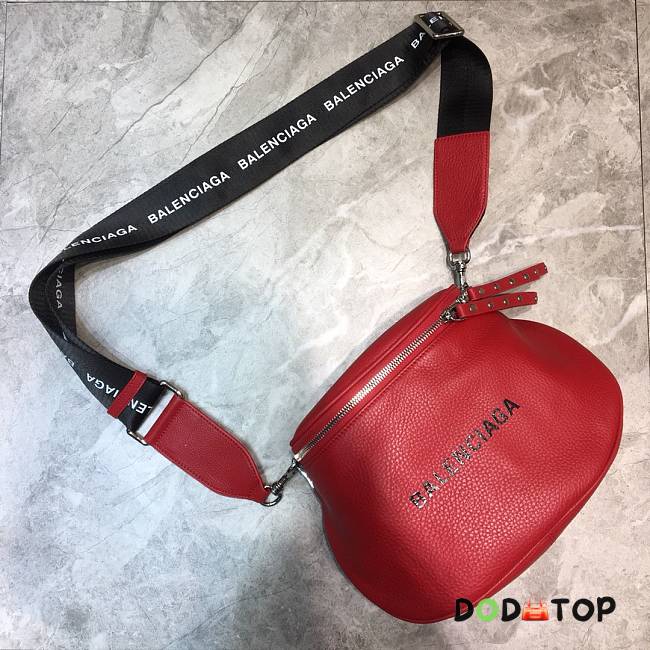Balenciaga Everyday Strap Crossbody Bag Red Size 24 x 19 x 9 cm - 1