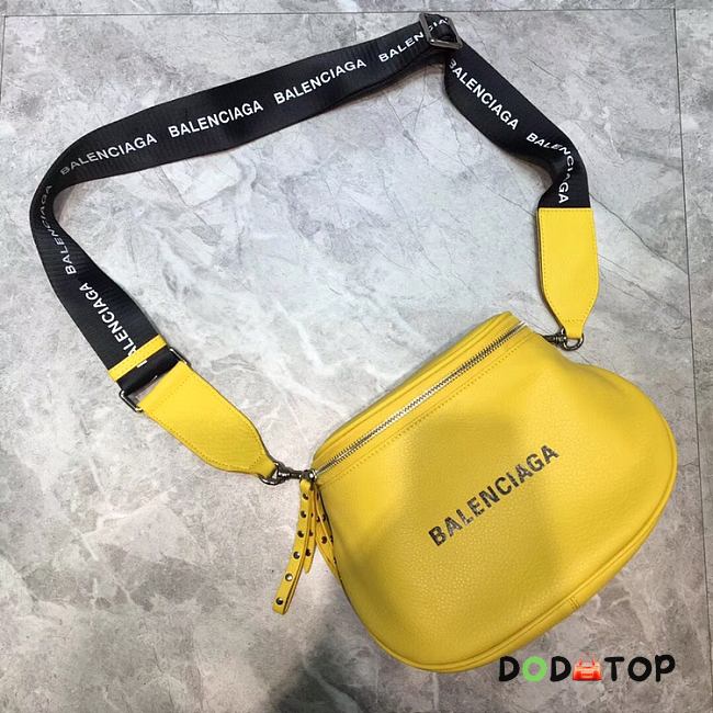 Balenciaga Everyday Strap Crossbody Bag Yellow Size 24 x 19 x 9 cm - 1