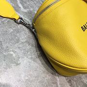Balenciaga Everyday Strap Crossbody Bag Yellow Size 24 x 19 x 9 cm - 2