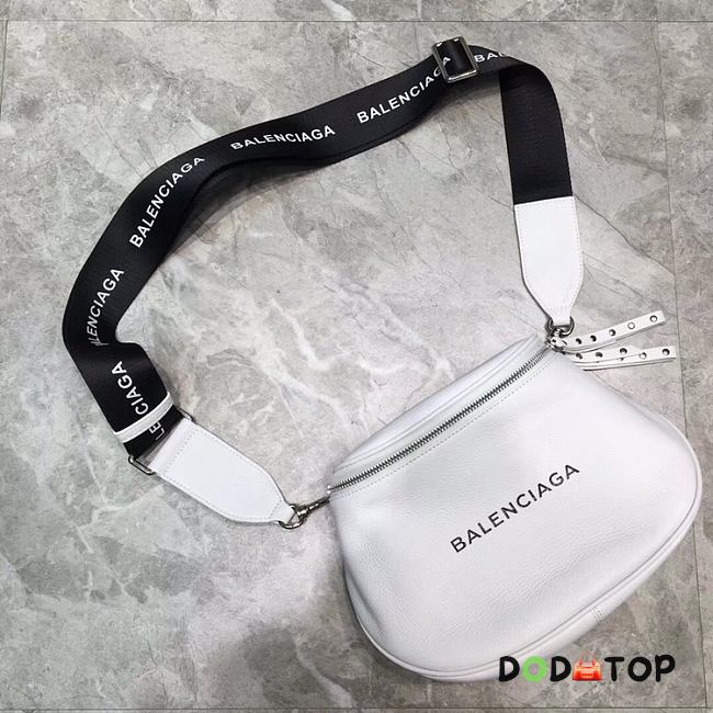 Balenciaga Everyday Strap Crossbody Bag White Size 24 x 19 x 9 cm - 1