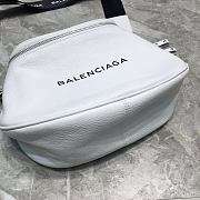Balenciaga Everyday Strap Crossbody Bag White Size 24 x 19 x 9 cm - 5