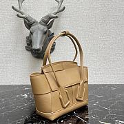 Bottega Veneta Small Arco Brown Grain Leather 666873 Size 29 x 29 x 9 cm - 3