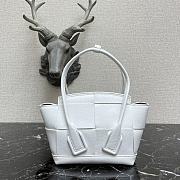 Bottega Veneta Small Arco White Grain Leather 666873 Size 29 x 29 x 9 cm - 3