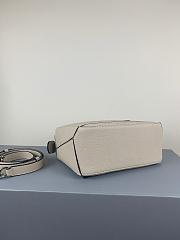 Loewe Medium Puzzle Bag Soft Grained Calfskin Cream Size 29 x 18 x 12 cm - 4