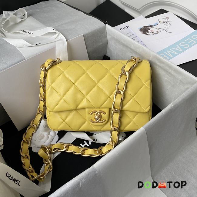 Chanel Flap Bag With Big Chain Leather Yellow Size 22 × 5 × 15.5 cm - 1