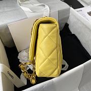 Chanel Flap Bag With Big Chain Leather Yellow Size 22 × 5 × 15.5 cm - 2
