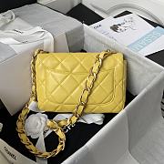 Chanel Flap Bag With Big Chain Leather Yellow Size 22 × 5 × 15.5 cm - 5