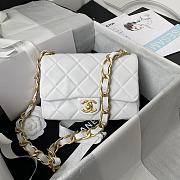 Chanel Flap Bag With Big Chain Leather White Size 22 × 5 × 15.5 cm - 1
