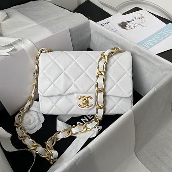 Chanel Flap Bag With Big Chain Leather White Size 22 × 5 × 15.5 cm