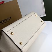 Burberry Medium Bucket Bag White Grain Leather Size 30 x 27.5 x 17.5 cm - 4