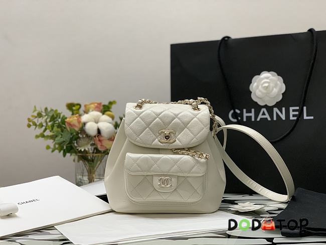 Chanel Small Backpack in White Calfskin Size 18 × 18 × 12 cm - 1