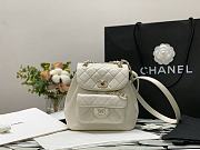 Chanel Small Backpack in White Calfskin Size 18 × 18 × 12 cm - 1